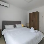 Center Luxury