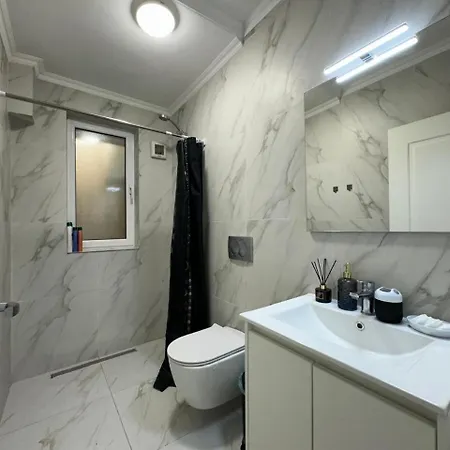 Center Luxury