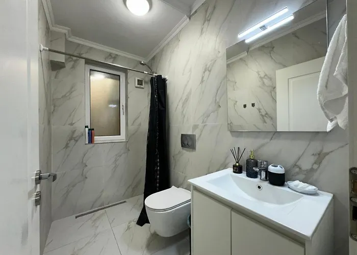 Center Luxury