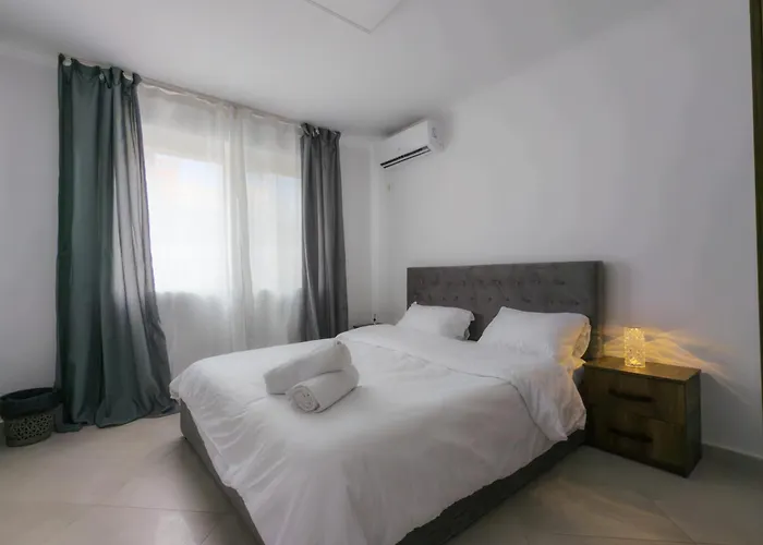 Center Luxury